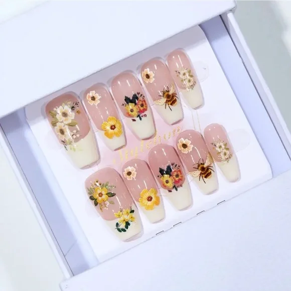 Floral Bee acrylic Nail Art 10 pc Set - Cream & Yellow Reusable French Tip NWT - Picture 3 of 10